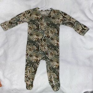 Larkspur footie size 3-6 month